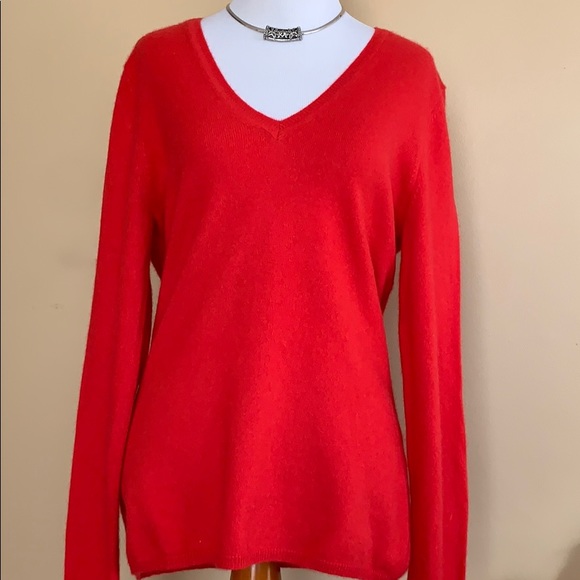 Lord & Taylor Sweaters - LORD and TAYLOR 100% Cashmere V Neck ~ EUC++